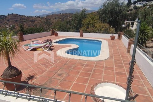 V587 Property Photos (13)